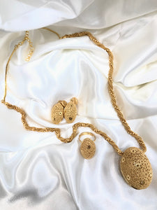 Rock Abaya Necklace